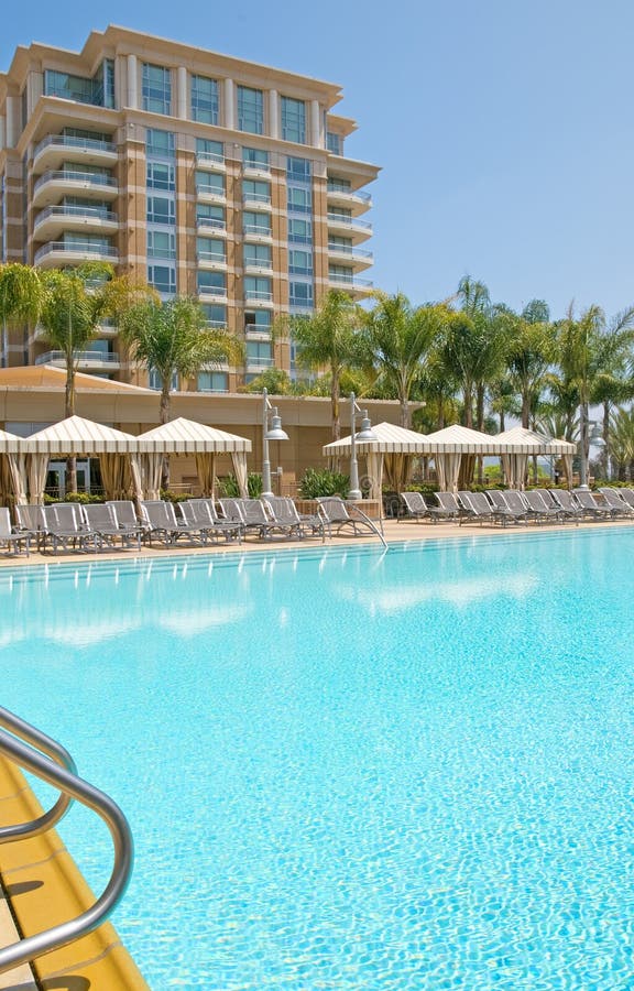 poolside moderne de logements images stock poolside moderne de logements images stock