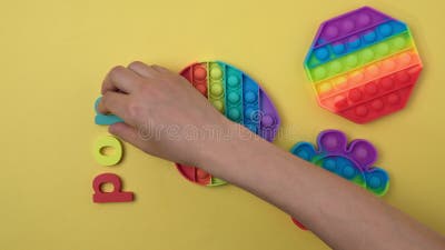 Nouveau Jouet En Silicone à La Mode Fidget Sensoriel Arc-en-ciel