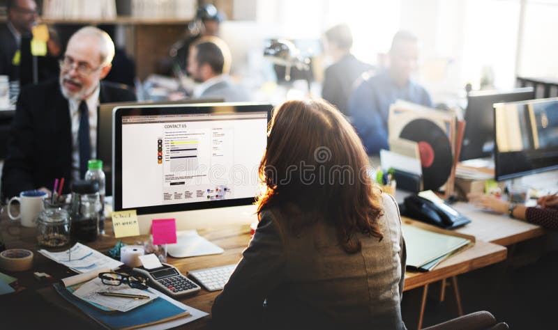 Poparcie obsługi klienta Pracujący Biurowy Online Komunikacyjny przeciw obraz stock Poparcie obsługi klienta Pracujący Biurowy Online Komunikacyjny przeciw obraz stock