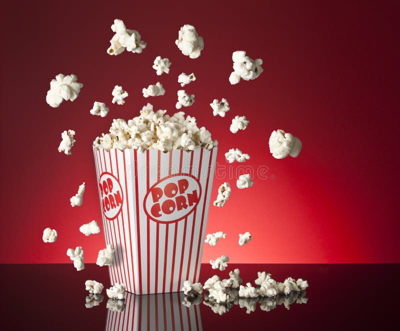 Popcorn κόκκινο υπόβαθρο στοκ φωτογραφία με δικαίωμα ελεύθερης χρήσης