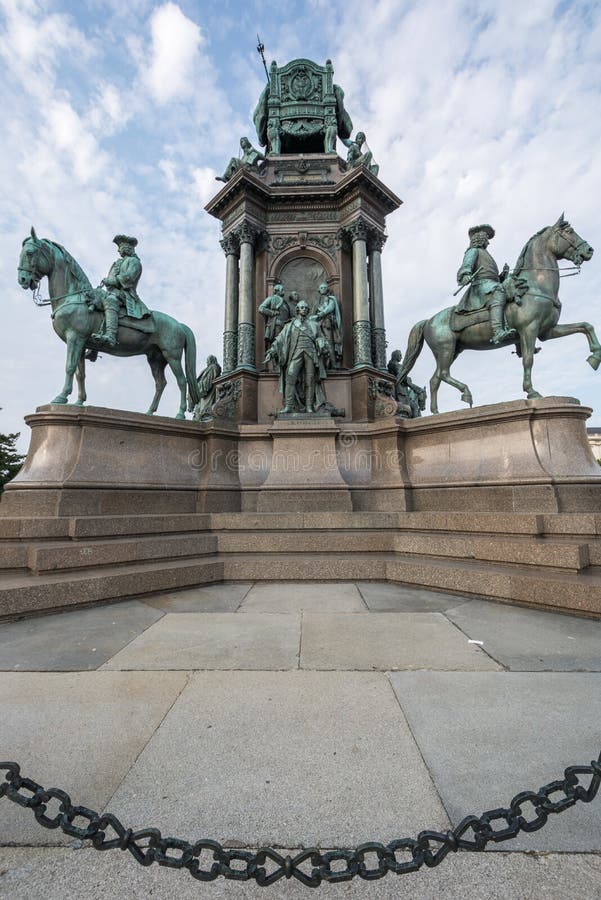 Popiera Maria Theresa statua w Wiedeń Austria obraz stock Popiera Maria Theresa statua w Wiedeń Austria obraz stock