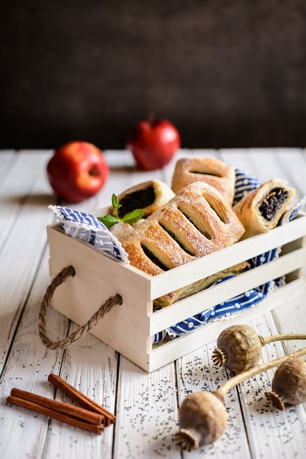 Poppy seed pies with apple and cinnamon