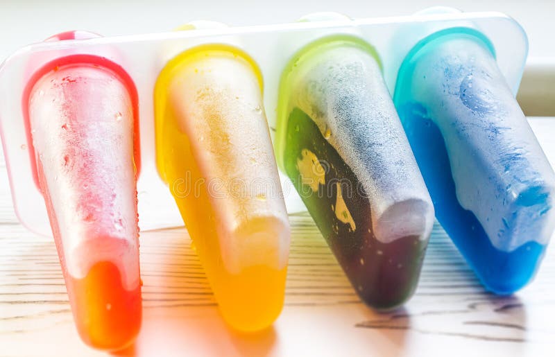 Popsicle που απομονώνεται σπιτικό στοκ φωτογραφία με δικαίωμα ελεύθερης χρήσης Popsicle που απομονώνεται σπιτικό στοκ φωτογραφία με δικαίωμα ελεύθερης χρήσης