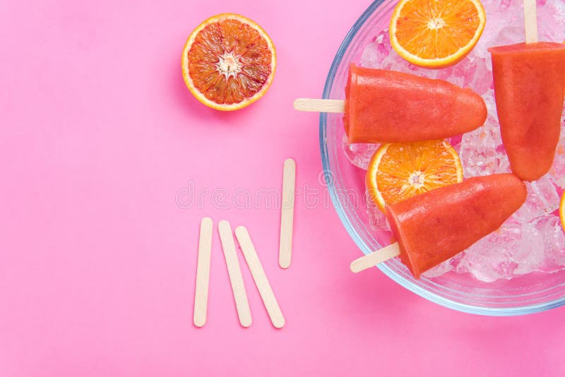 Popsicles апельсина крови домодельные стоковые изображения Popsicles апельсина крови домодельные стоковые изображения