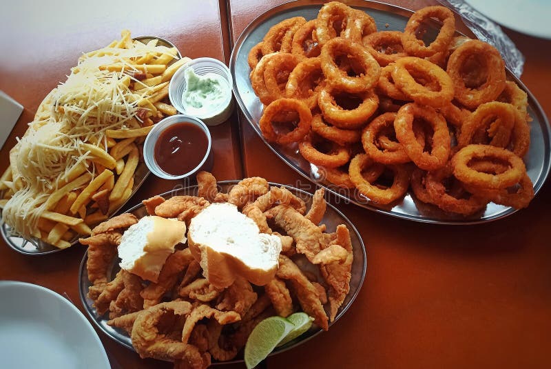 Bacon De Fígado Frito Em Molho De Cebola Com Mosto De Batata Imagem de  Stock - Imagem de alimento, jantar: 183934975