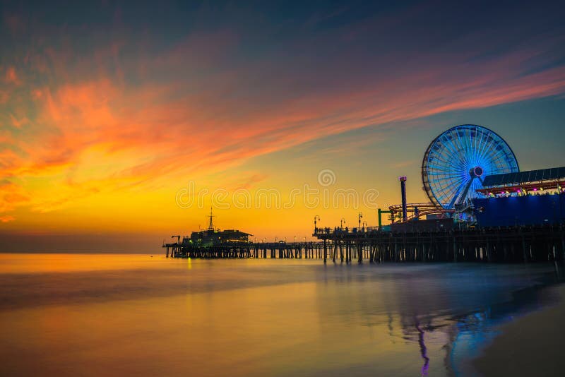 Por Do Sol Acima De Santa Monica Pier Em Los Angeles Foto Editorial