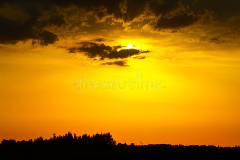 Por do sol brilhante sobre o rio imagem de stock Por do sol brilhante sobre o rio imagem de stock