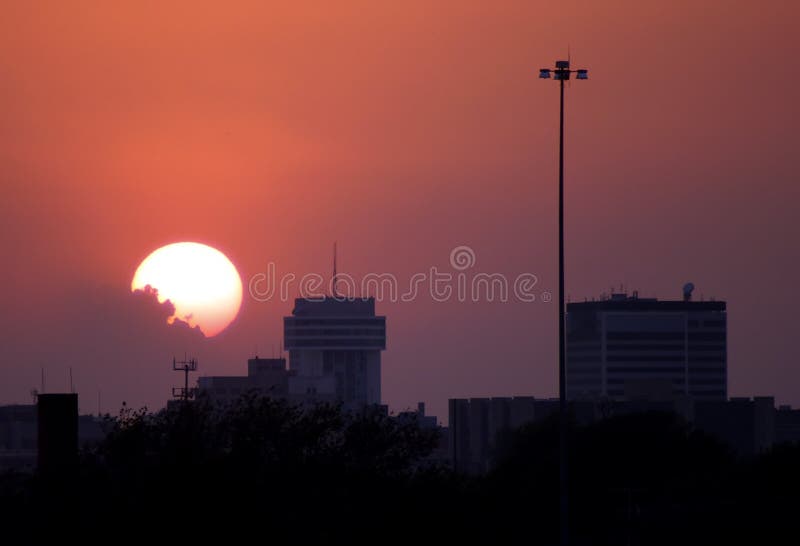 Por do sol da baixa foto de stock Por do sol da baixa foto de stock