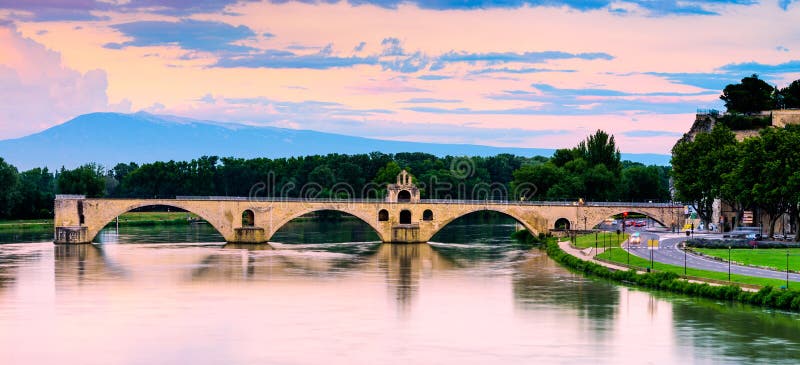Por do sol da ponte de Avignon imagem de stock Por do sol da ponte de Avignon imagem de stock