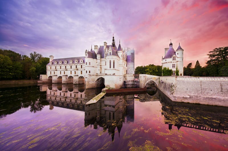 Por do sol do castelo de Chenonceaux foto de stock royalty free Por do sol do castelo de Chenonceaux foto de stock royalty free