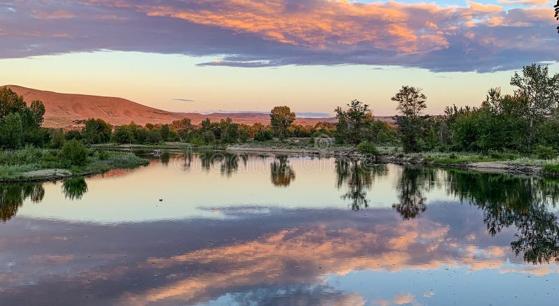 Por do sol em Boise River, Idaho foto de stock Por do sol em Boise River, Idaho foto de stock