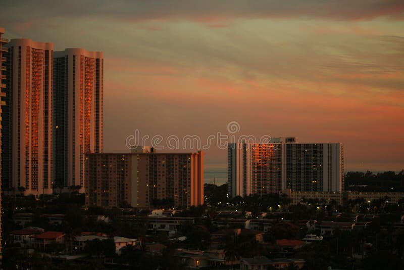 Por do sol em Miami Beach imagem de stock royalty free Por do sol em Miami Beach imagem de stock royalty free