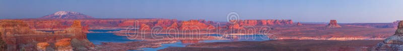 Por do sol no ponto de Alstrom, lago Powell fotografia de stock royalty free Por do sol no ponto de Alstrom, lago Powell fotografia de stock royalty free