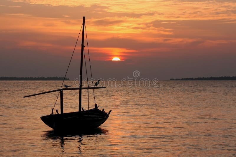 Por do sol nos Maldives fotografia de stock royalty free Por do sol nos Maldives fotografia de stock royalty free