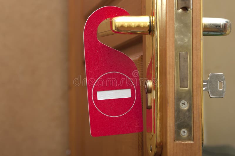 Por favor não perturbe em uma porta foto de stock Por favor não perturbe em uma porta foto de stock