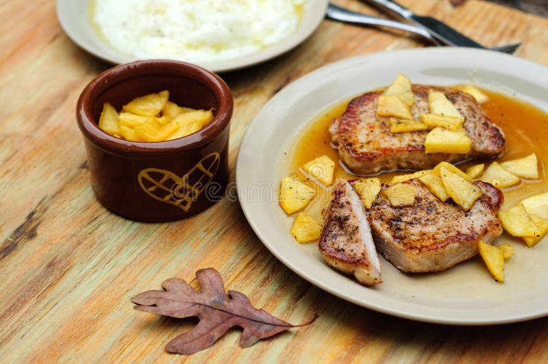 Pork chops with apple sauce