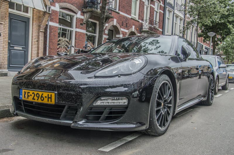 Porsche Stuttgart bij het Nederland van Amsterdam stock foto's Porsche Stuttgart bij het Nederland van Amsterdam stock foto's