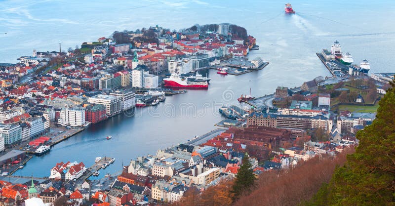 Port av Bergen, Norge flyg- sikt royaltyfria bilder Port av Bergen, Norge flyg- sikt royaltyfria bilder