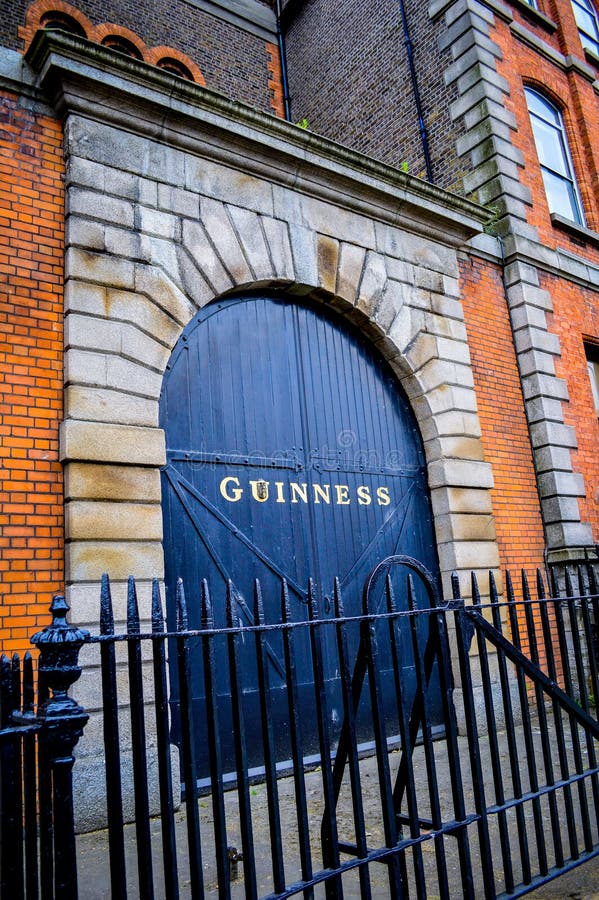 Port av det Guinness magasinet, populär turist- dragning i Dublin royaltyfri foto