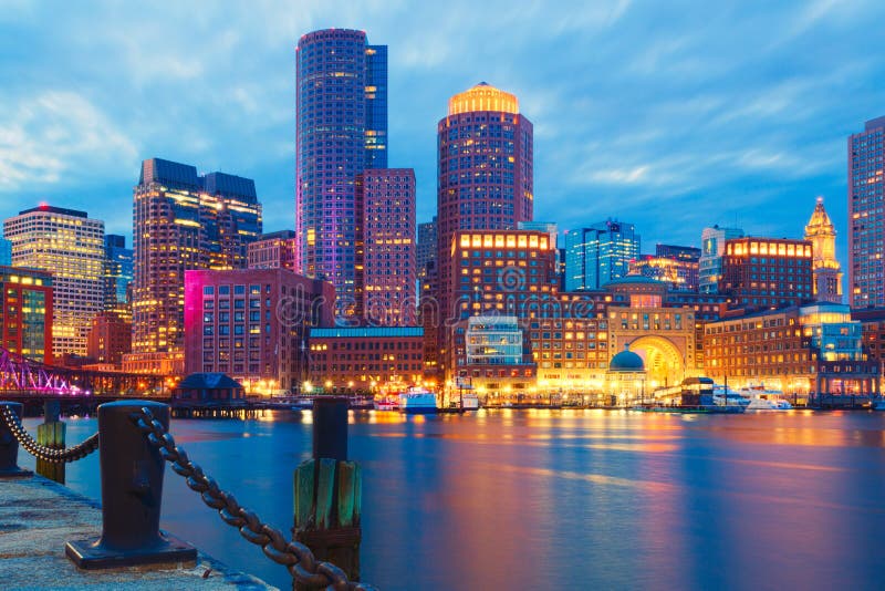 Port de Boston et secteur financier au coucher du soleil Boston, le Massachusetts, Etats-Unis