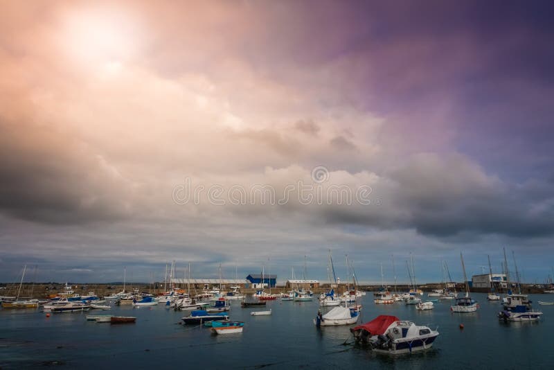 Port de Penzance au coucher du soleil photo stock Port de Penzance au coucher du soleil photo stock