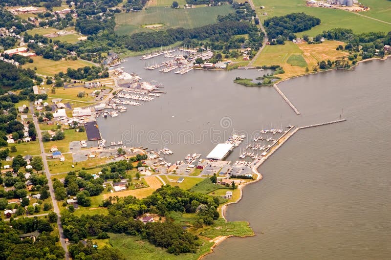 Port et marina de vue aérienne photographie stock libre de droits Port et marina de vue aérienne photographie stock libre de droits