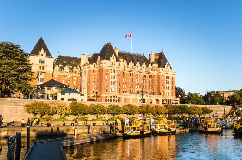 Port intérieur dans Victoria, Canada au coucher du soleil photographie stock libre de droits Port intérieur dans Victoria, Canada au coucher du soleil photographie stock libre de droits