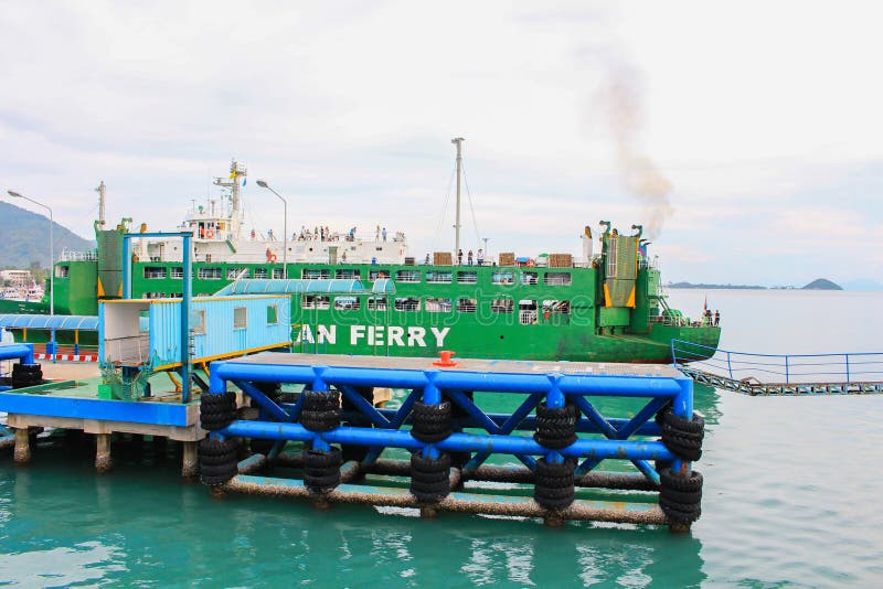 Port maritime de terminal du ferry de seatran un samui de KOH de pilier, Surat Thani photos stock Port maritime de terminal du ferry de seatran un samui de KOH de pilier, Surat Thani photos stock
