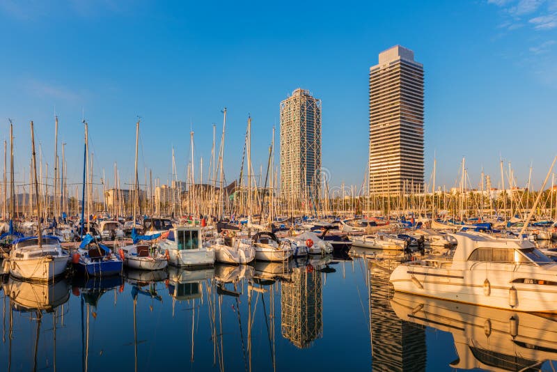 Port-Olimpic-Jachthafen in Barcelona Spanien lizenzfreie stockfotografie Port-Olimpic-Jachthafen in Barcelona Spanien lizenzfreie stockfotografie