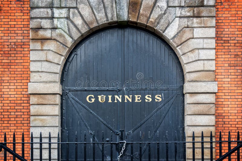 Port på det Guinness magasinbryggeriet i Dublin fotografering för bildbyråer