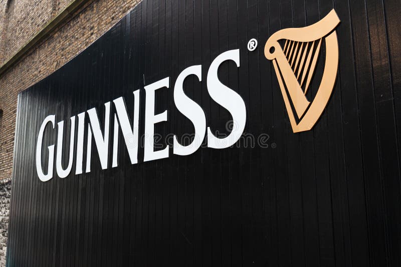 Port på det Guinness magasinet, bryggerierfarenheten som berättar sagan av berömt öl för Irland ` s på porten för St James ` s arkivfoton