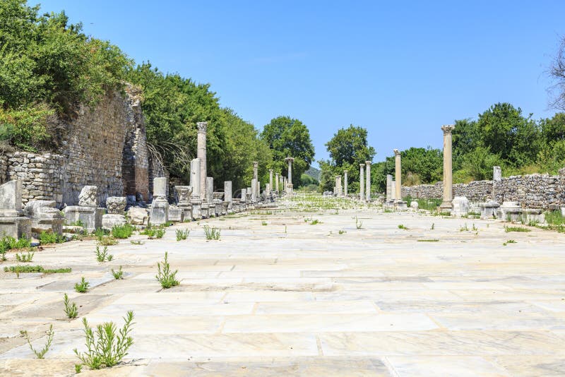Port vägen av den antika roman staden Ephesus i Izmir, Turkiet arkivfoto Port vägen av den antika roman staden Ephesus i Izmir, Turkiet arkivfoto