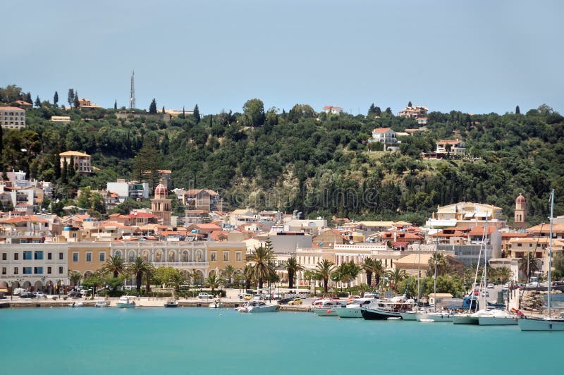 Panoramatický pohled na přístav a město Zakynthos, Řecko.