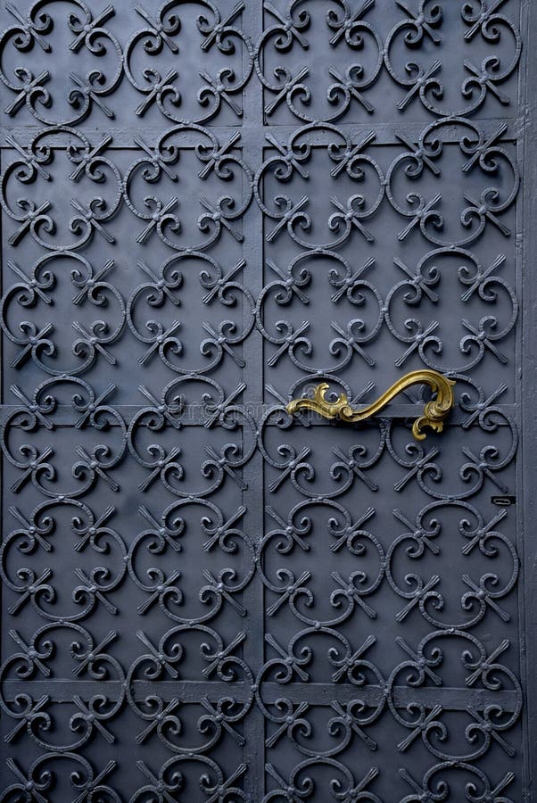 A porta bonita do ferro imagem de stock royalty free A porta bonita do ferro imagem de stock royalty free