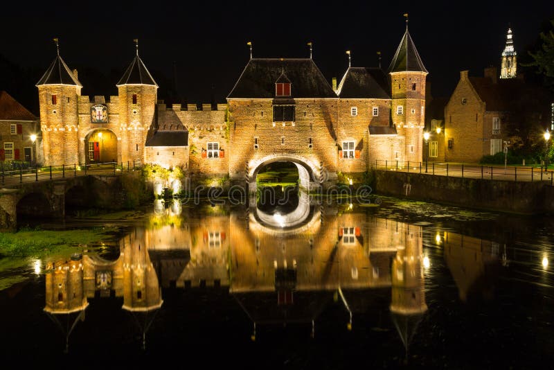 Porta da cidade de Amersfoort - Koppelpoort imagem de stock Porta da cidade de Amersfoort - Koppelpoort imagem de stock