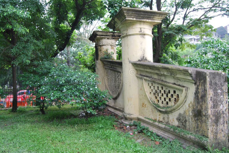 A porta de Dhaka igualmente conhecida como a porta do ` s de Mir Jumla ou a porta de Ramna é um monumento acreditada para ser con imagens de stock royalty free A porta de Dhaka igualmente conhecida como a porta do ` s de Mir Jumla ou a porta de Ramna é um monumento acreditada para ser con imagens de stock royalty free