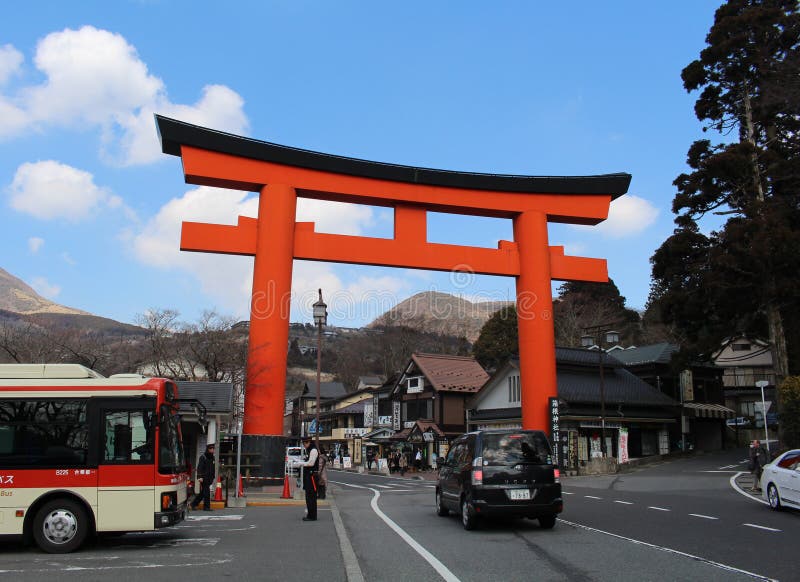 Porta de Torii ao santuário de Hakone foto de stock royalty free Porta de Torii ao santuário de Hakone foto de stock royalty free