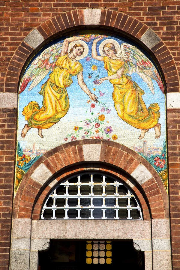 porta della chiesa nel mattone chiuso dell'ala dell'Italia immagini stock porta della chiesa nel mattone chiuso dell'ala dell'Italia immagini stock