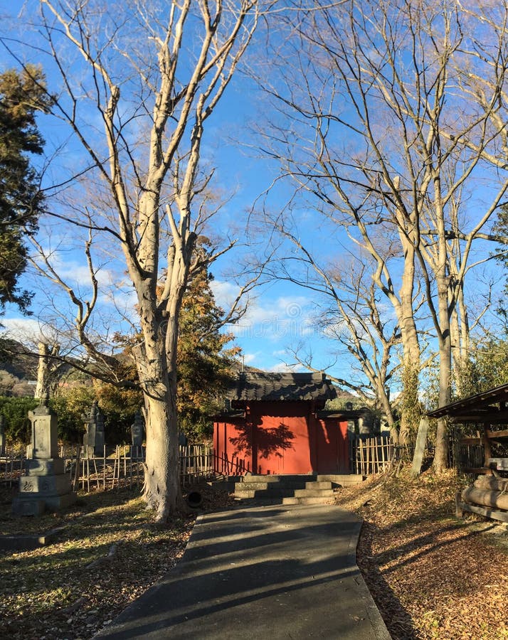 A porta do templo em Nagano, Japão foto de stock A porta do templo em Nagano, Japão foto de stock