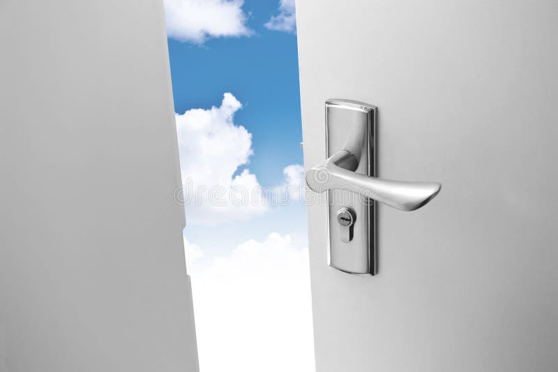 Porta e céu foto de stock