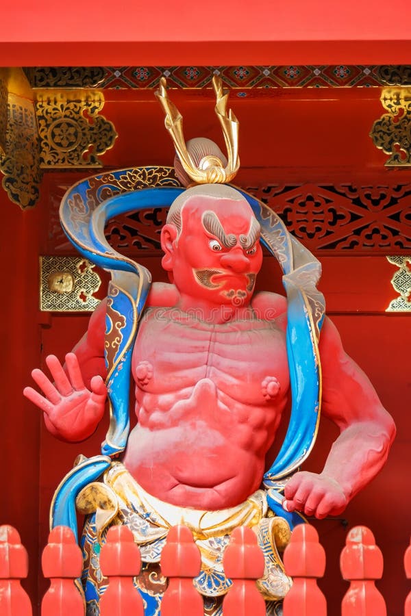 porta em Taiyuinbyo - o mausoléu de NIO-segunda-feira de Tokugawa Iemitsu em Nikko