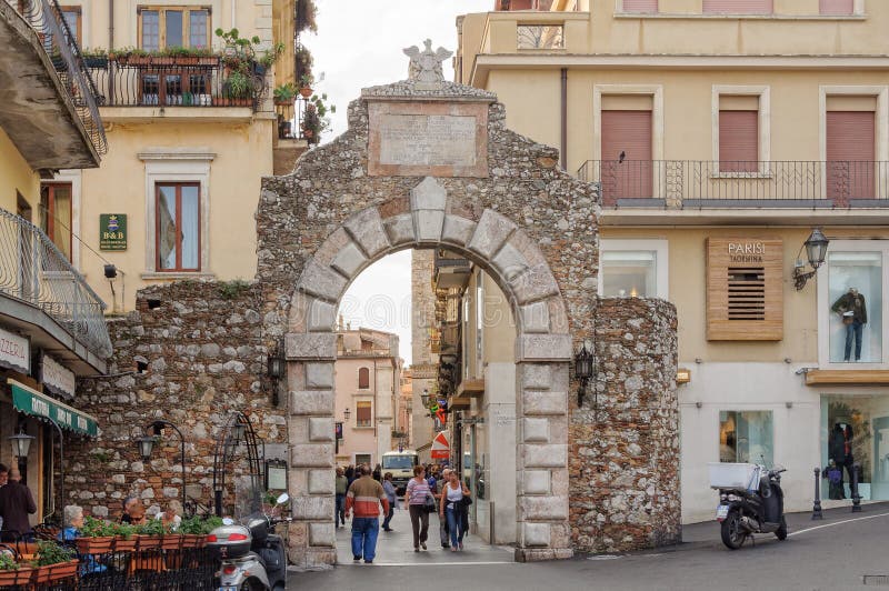 Porta Messina at the northern end of Corso Umberto is one of the busiest spot in town - Taormina, Sicily, Italy, 22 October 2011. Porta Messina at the northern end of Corso Umberto is one of the busiest spot in town - Taormina, Sicily, Italy, 22 October 2011