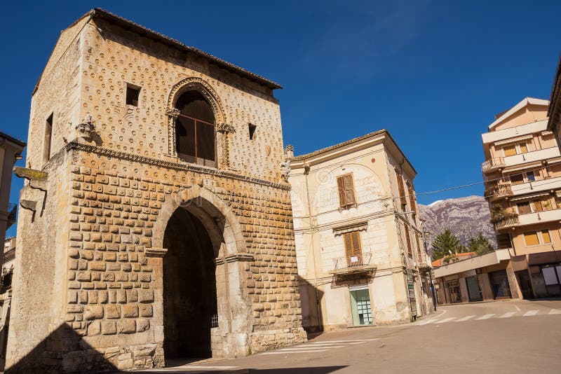 Porta Napoli, wejście miasto Sulmona Włochy zdjęcie stock Porta Napoli, wejście miasto Sulmona Włochy zdjęcie stock