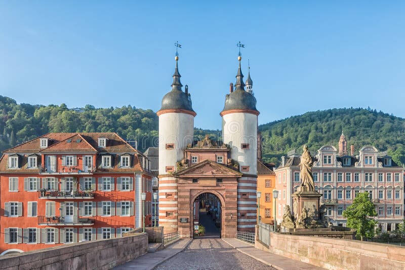 Porta velha da ponte em Heidelberg, Alemanha fotografia de stock Porta velha da ponte em Heidelberg, Alemanha fotografia de stock