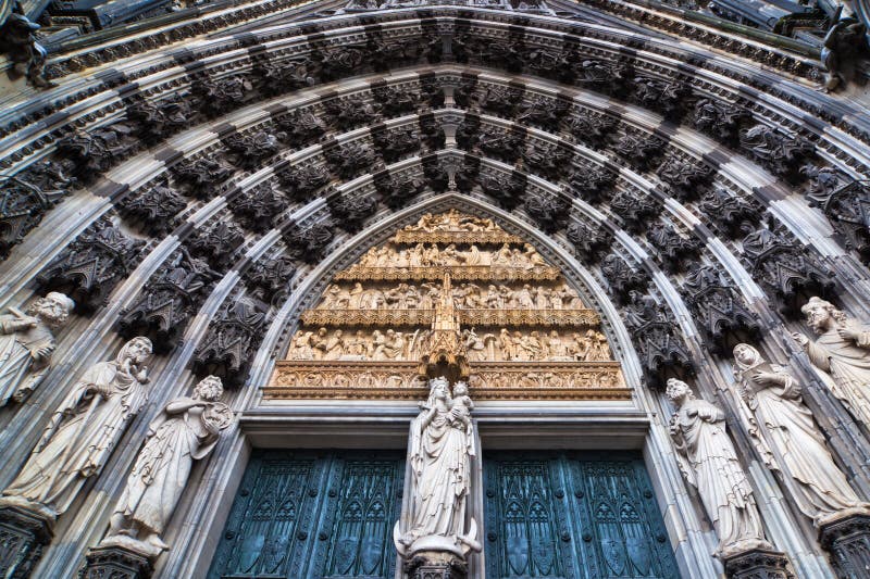 Portal der Köln-Kathedrale lizenzfreie stockfotografie Portal der Köln-Kathedrale lizenzfreie stockfotografie