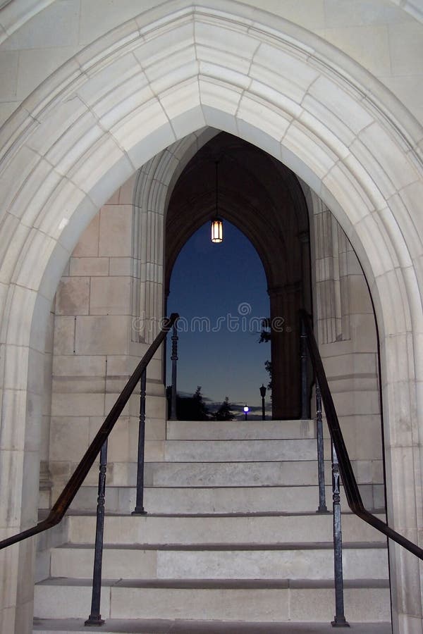 Portale della cattedrale immagine stock libera da diritti Portale della cattedrale immagine stock libera da diritti