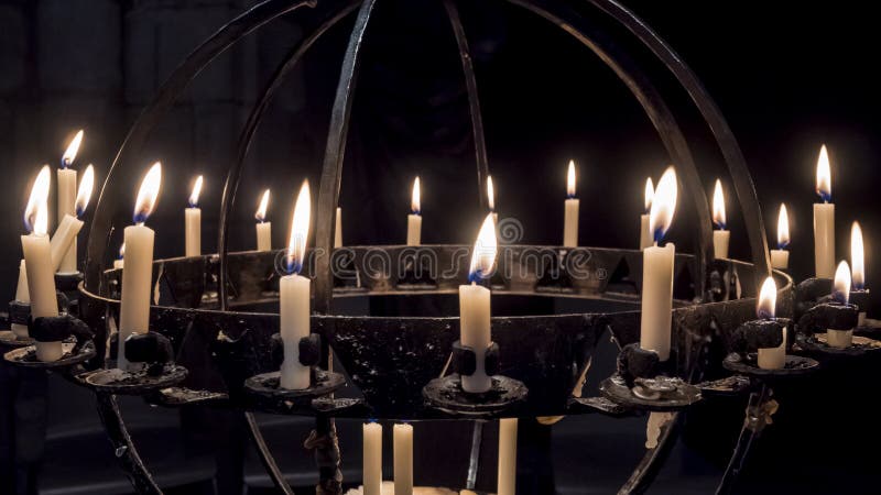 cartucho basura fascismo Portavelas De Hierro Forjado En El Interior Del Frauenkirche Nuremberg Foto  de archivo - Imagen de puente, europa: 175604282