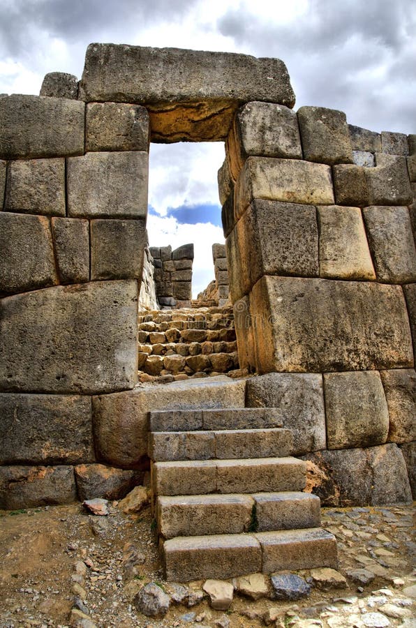 Porte aux ruines de Sacsayhuaman - effet de HDR