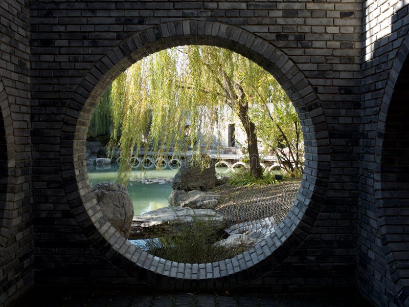 Porte de lune de style de Chines image libre de droits Porte de lune de style de Chines image libre de droits