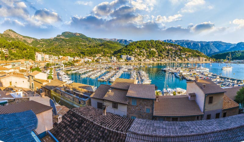Porte de Soller, σε Palma Μαγιόρκα στοκ φωτογραφία με δικαίωμα ελεύθερης χρήσης Porte de Soller, σε Palma Μαγιόρκα στοκ φωτογραφία με δικαίωμα ελεύθερης χρήσης